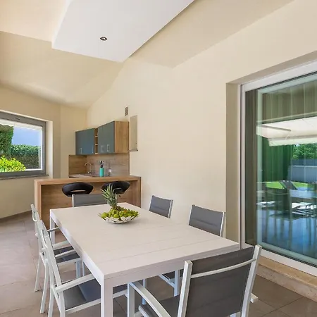 Semesterbostad Alex Exclusive